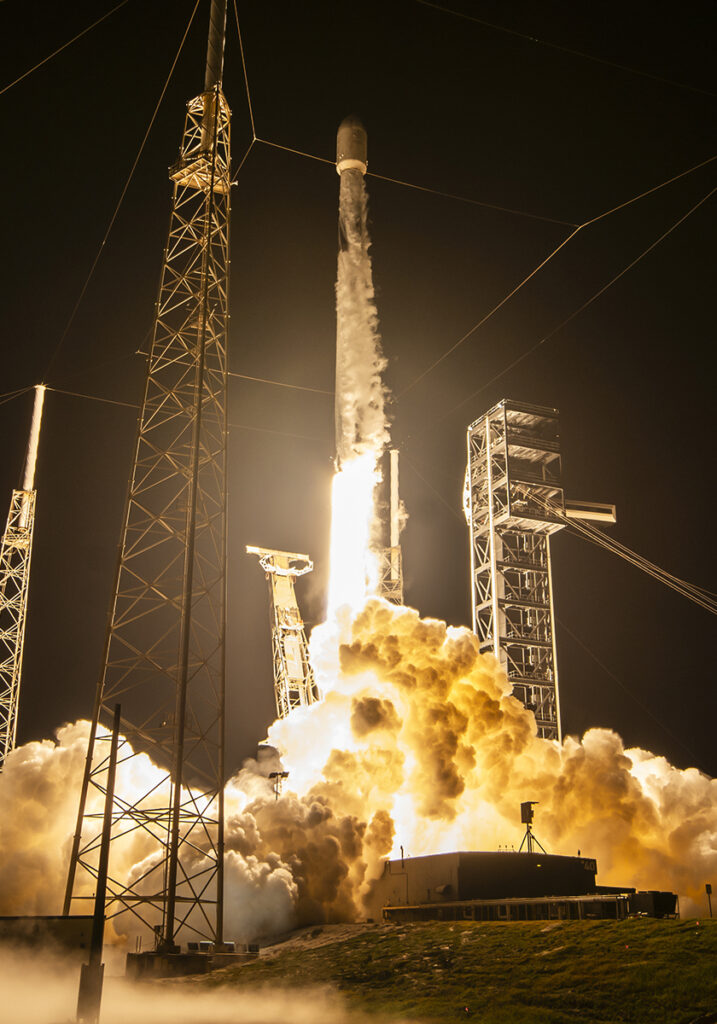 Falcon 9 launches eight Globalstar HIBLEO-4 replacement satellites from Cape Canaveral